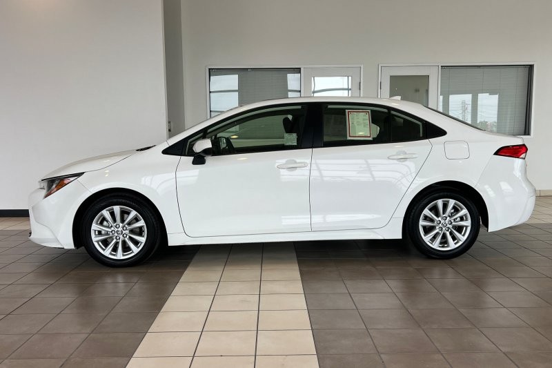 Toyota Corolla Vehicle Full-screen Gallery Image 07
