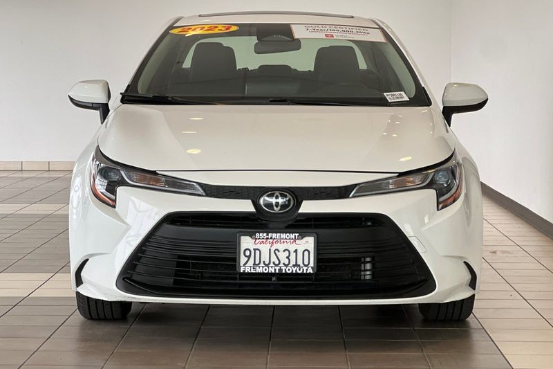 Toyota Corolla Vehicle Full-screen Gallery Image 09