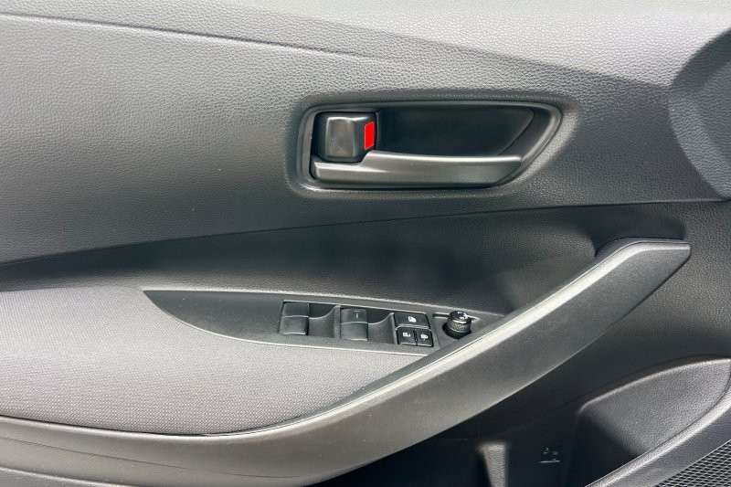 Toyota Corolla Vehicle Full-screen Gallery Image 11