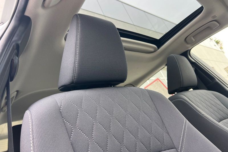 Toyota Corolla Vehicle Full-screen Gallery Image 16