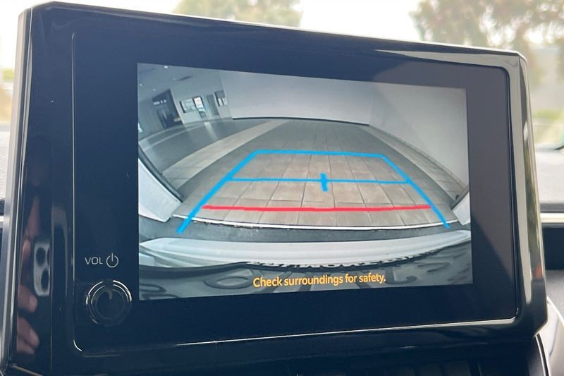 Toyota Corolla Vehicle Full-screen Gallery Image 18