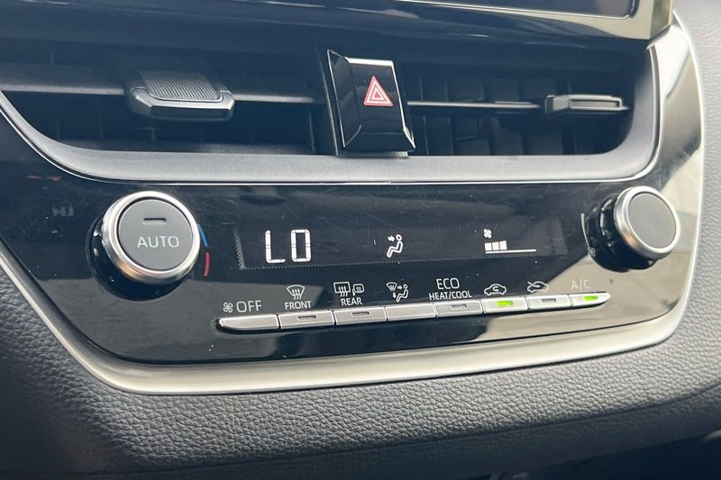 Toyota Corolla Vehicle Full-screen Gallery Image 19