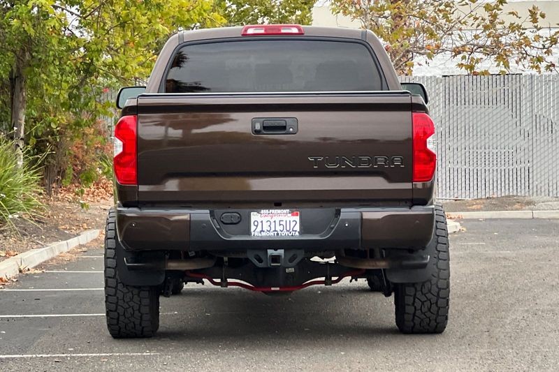Toyota Tundra 4WD Vehicle Full-screen Gallery Image 05
