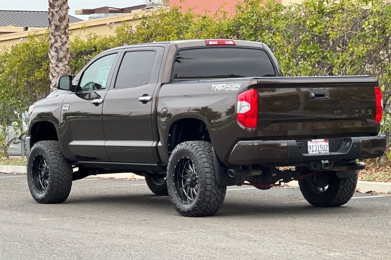 Toyota Tundra 4WD Vehicle Full-screen Gallery Image 06