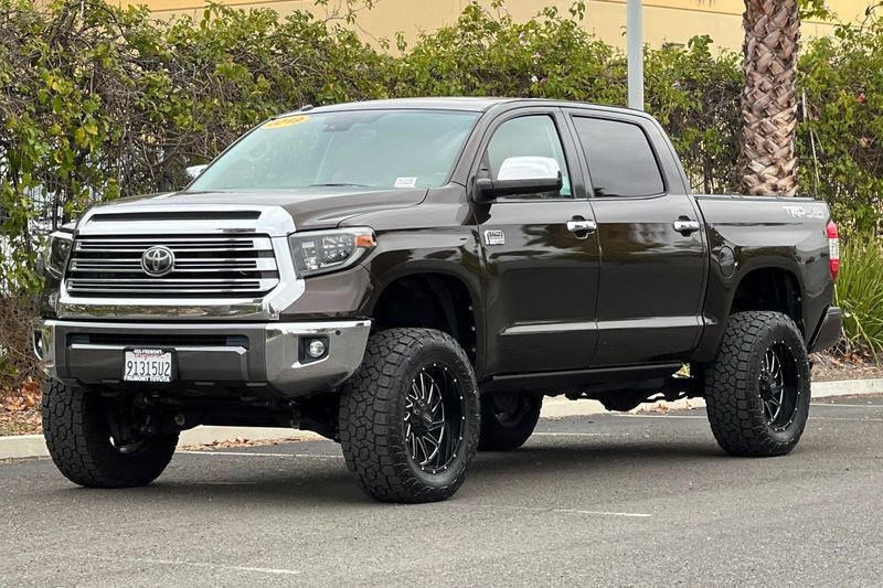 Toyota Tundra 4WD Vehicle Full-screen Gallery Image 08