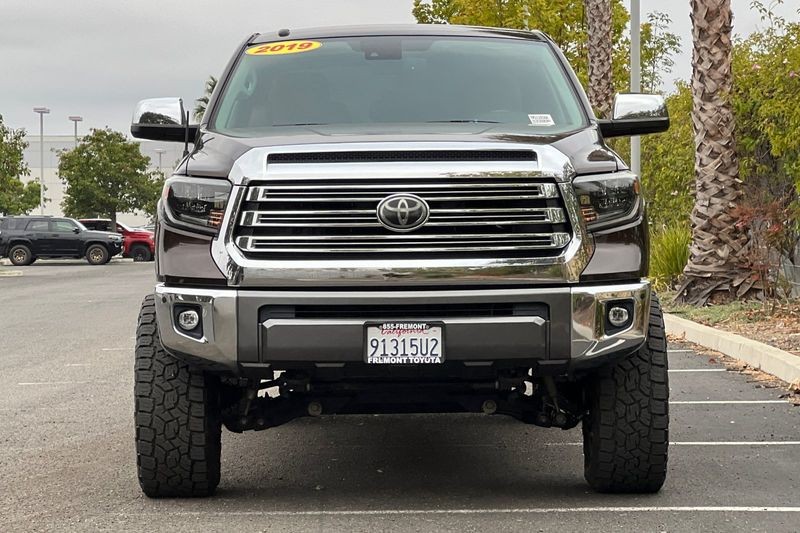 Toyota Tundra 4WD Vehicle Full-screen Gallery Image 09