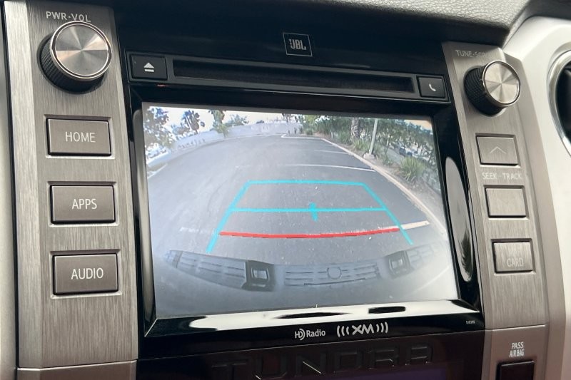 Toyota Tundra 4WD Vehicle Full-screen Gallery Image 18