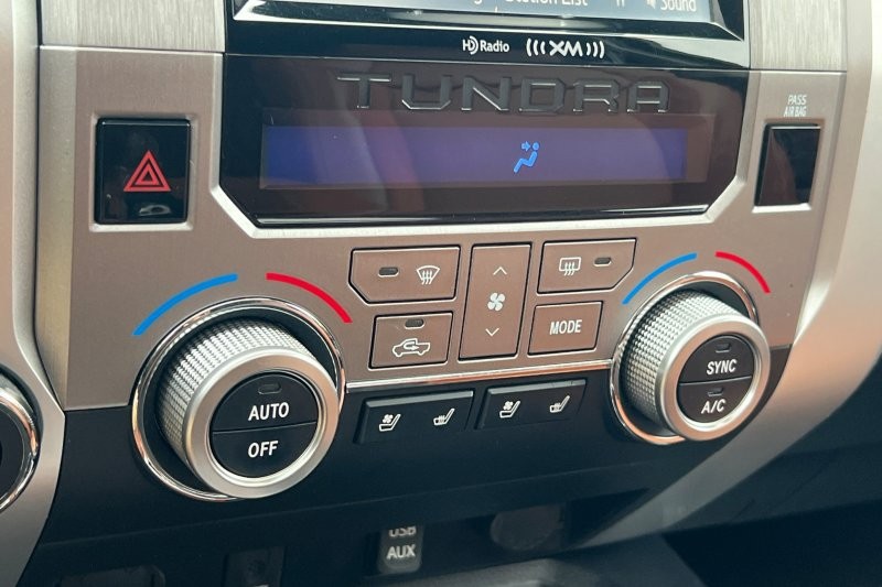 Toyota Tundra 4WD Vehicle Full-screen Gallery Image 19