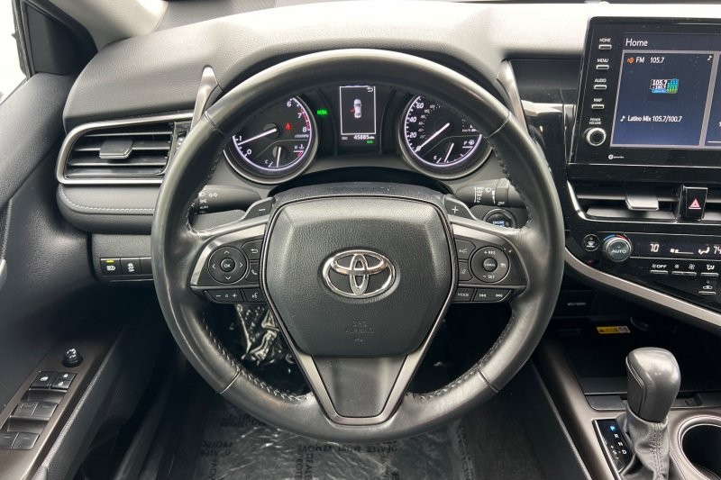 Toyota Camry Vehicle Full-screen Gallery Image 14