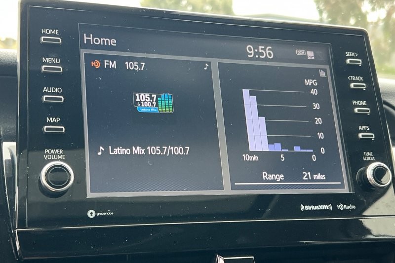 Toyota Camry Vehicle Full-screen Gallery Image 17