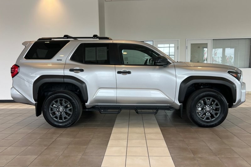 Toyota 4Runner Vehicle Full-screen Gallery Image 03
