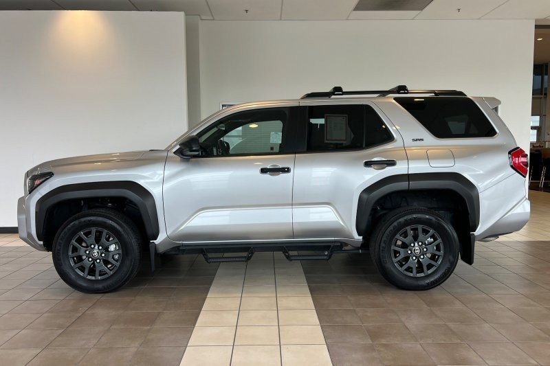 Toyota 4Runner Vehicle Full-screen Gallery Image 07