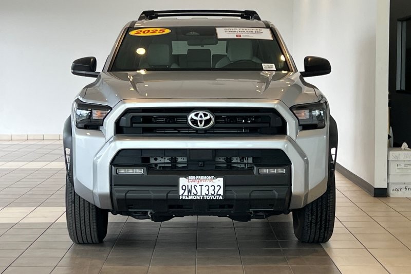 Toyota 4Runner Vehicle Full-screen Gallery Image 09
