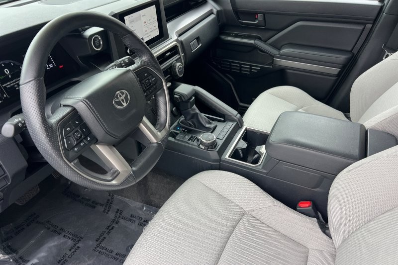 Toyota 4Runner Vehicle Full-screen Gallery Image 10