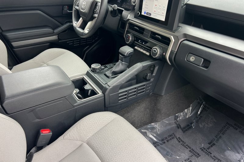 Toyota 4Runner Vehicle Full-screen Gallery Image 16