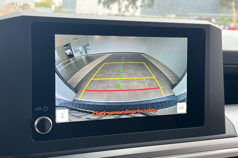 Toyota 4Runner Vehicle Full-screen Gallery Image 19