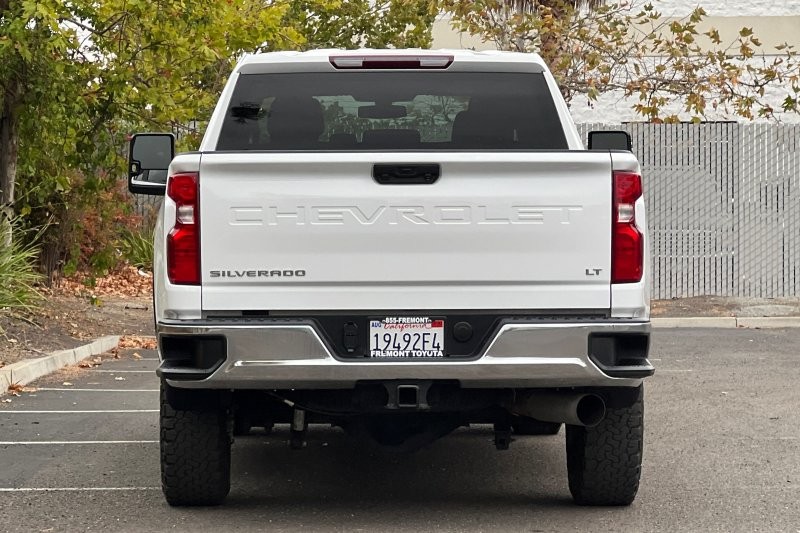 Chevrolet Silverado 2500HD Vehicle Full-screen Gallery Image 05
