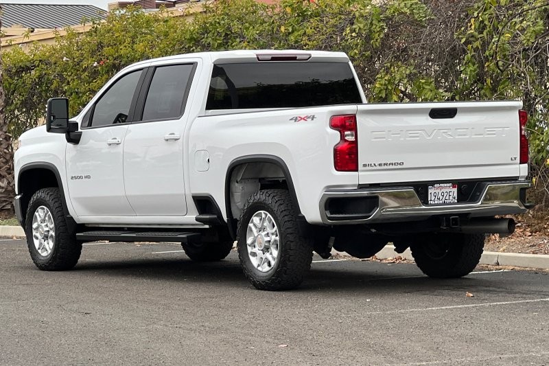 Chevrolet Silverado 2500HD Vehicle Full-screen Gallery Image 06