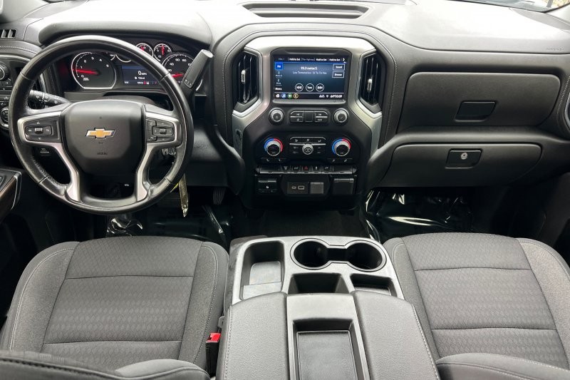 Chevrolet Silverado 2500HD Vehicle Full-screen Gallery Image 13