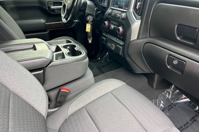 Chevrolet Silverado 2500HD Vehicle Full-screen Gallery Image 15