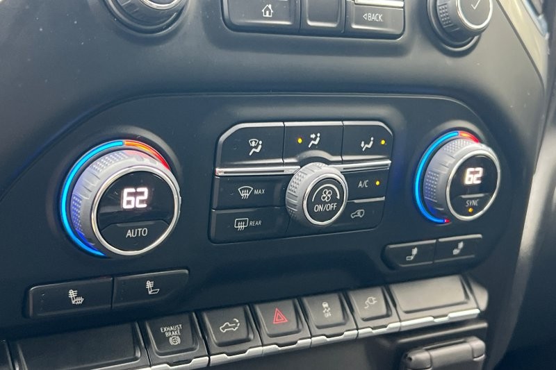 Chevrolet Silverado 2500HD Vehicle Full-screen Gallery Image 19