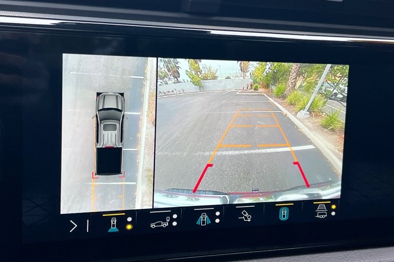 GMC Sierra 1500 Vehicle Full-screen Gallery Image 18