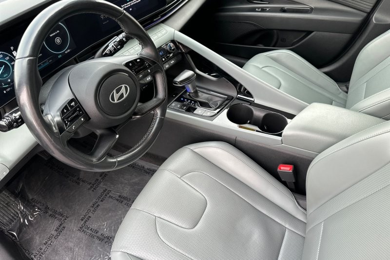 Hyundai Elantra Hybrid Vehicle Full-screen Gallery Image 10
