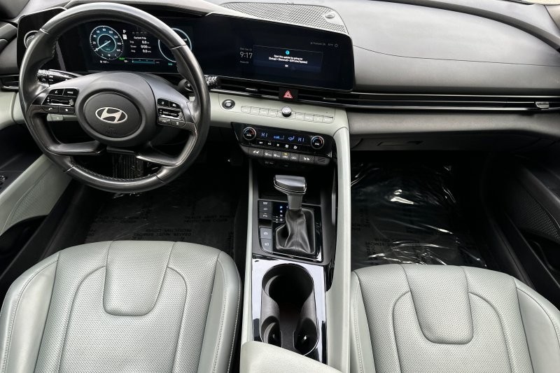 Hyundai Elantra Hybrid Vehicle Full-screen Gallery Image 13