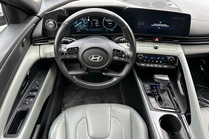 Hyundai Elantra Hybrid Vehicle Full-screen Gallery Image 14