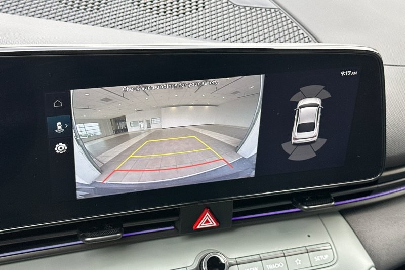 Hyundai Elantra Hybrid Vehicle Full-screen Gallery Image 18