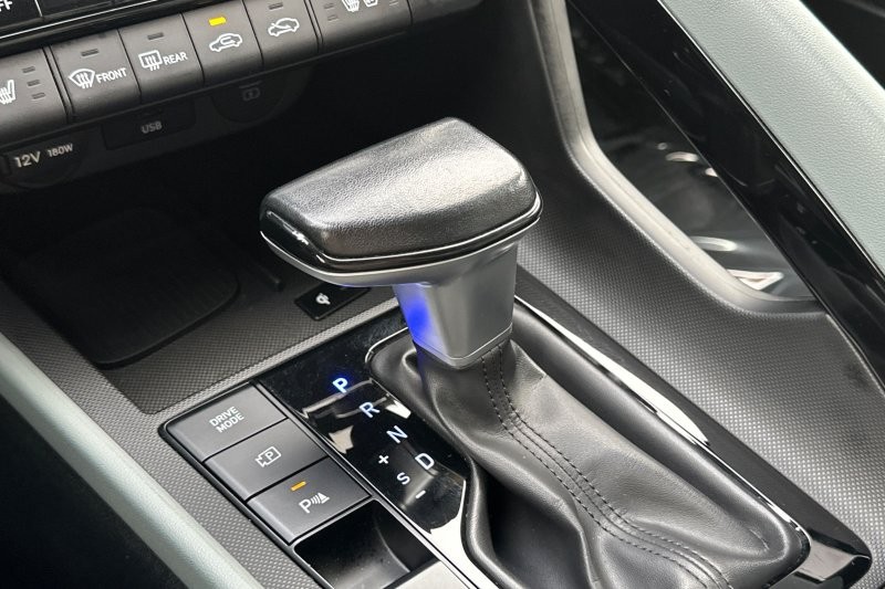 Hyundai Elantra Hybrid Vehicle Full-screen Gallery Image 20