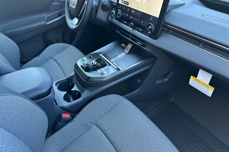 Toyota bZ Vehicle Full-screen Gallery Image 18