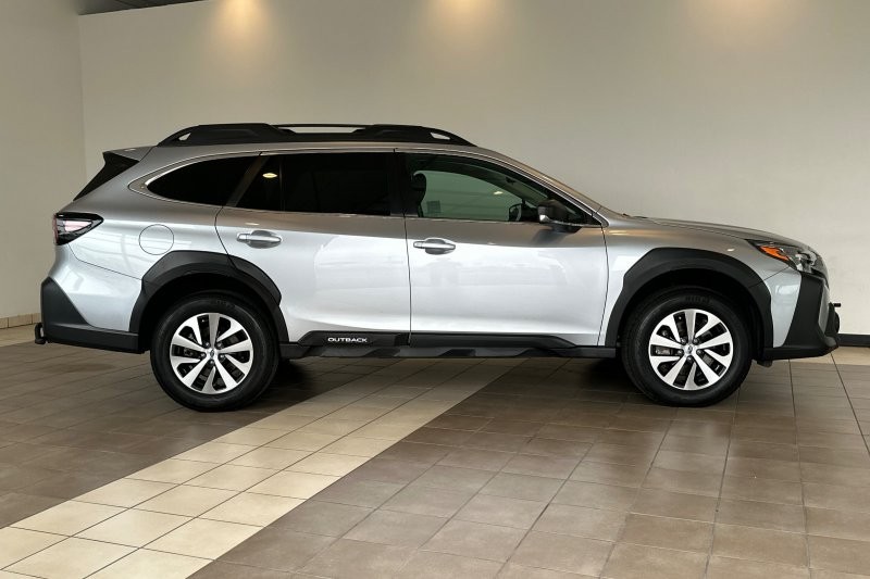 Subaru Outback Vehicle Full-screen Gallery Image 03