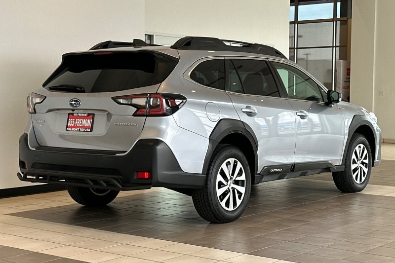 Subaru Outback Vehicle Full-screen Gallery Image 04