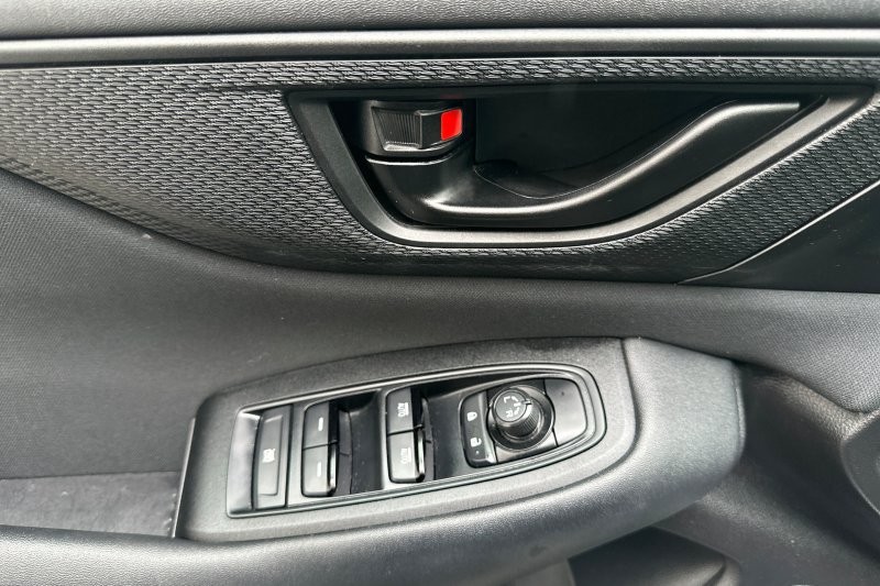 Subaru Outback Vehicle Full-screen Gallery Image 11