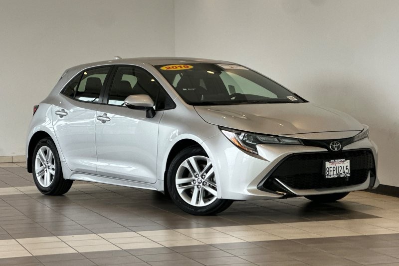 Toyota Corolla Hatchback Vehicle Full-screen Gallery Image 02