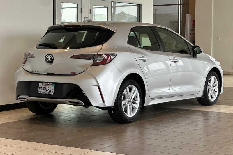 Toyota Corolla Hatchback Vehicle Full-screen Gallery Image 04