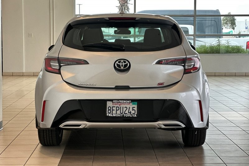 Toyota Corolla Hatchback Vehicle Full-screen Gallery Image 05