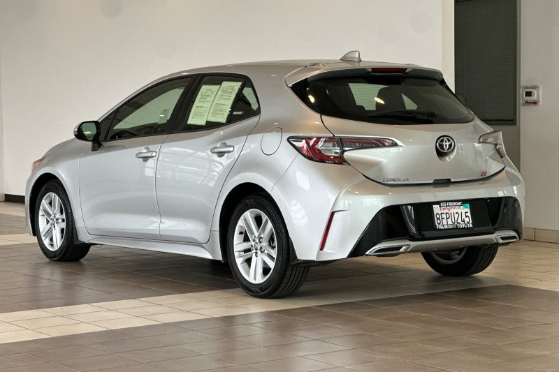 Toyota Corolla Hatchback Vehicle Full-screen Gallery Image 06