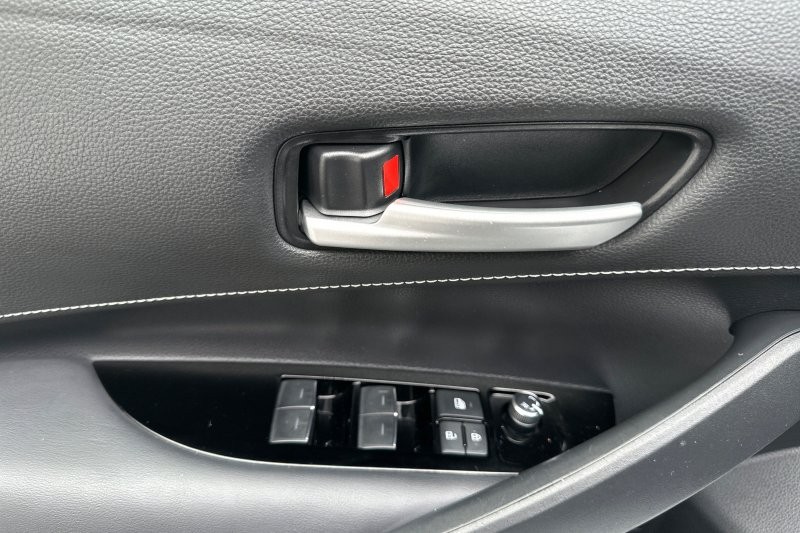 Toyota Corolla Hatchback Vehicle Full-screen Gallery Image 11