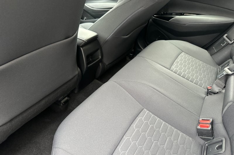 Toyota Corolla Hatchback Vehicle Full-screen Gallery Image 12