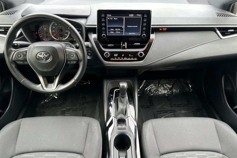 Toyota Corolla Hatchback Vehicle Full-screen Gallery Image 13