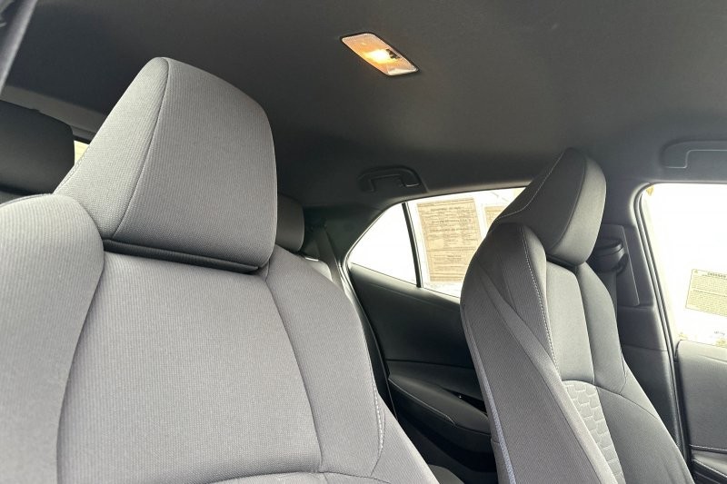 Toyota Corolla Hatchback Vehicle Full-screen Gallery Image 16