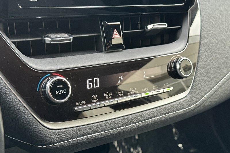 Toyota Corolla Hatchback Vehicle Full-screen Gallery Image 19