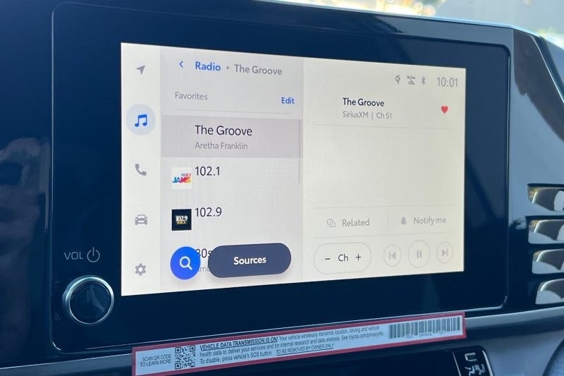 Toyota Camry Vehicle Full-screen Gallery Image 17