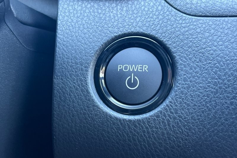 Toyota Camry Vehicle Full-screen Gallery Image 20