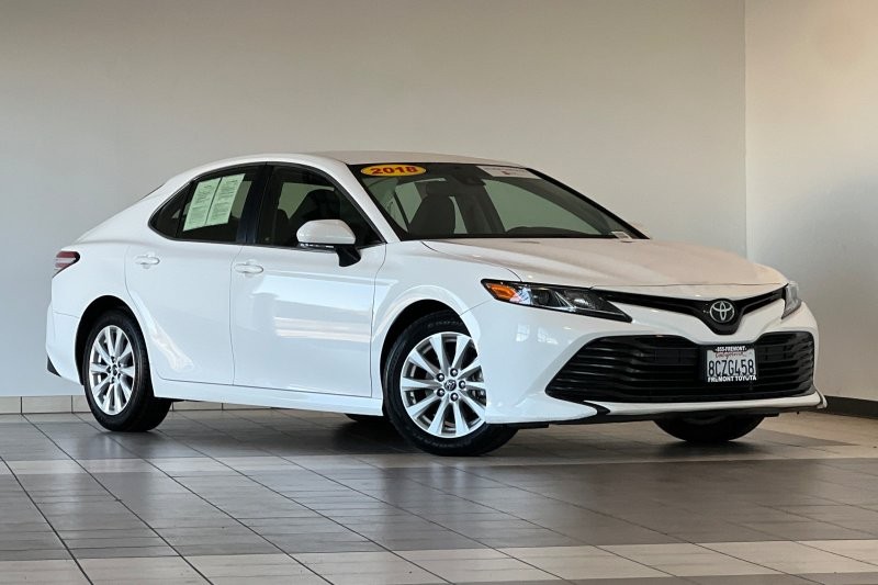 Toyota Camry Vehicle Full-screen Gallery Image 02