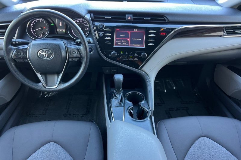 Toyota Camry Vehicle Full-screen Gallery Image 13