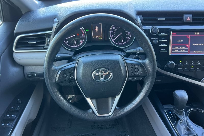 Toyota Camry Vehicle Full-screen Gallery Image 14