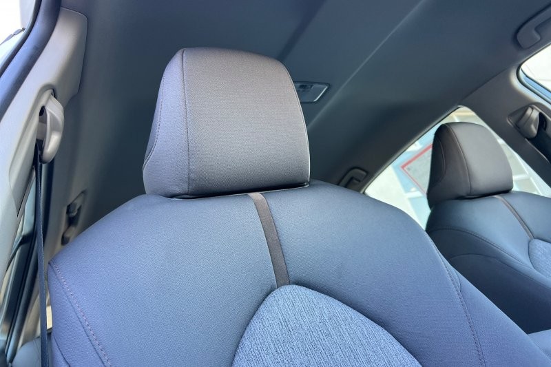Toyota Camry Vehicle Full-screen Gallery Image 16
